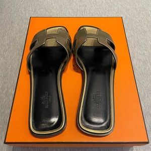 Hermes Oran Sandals Size 37 Vert Bronze
